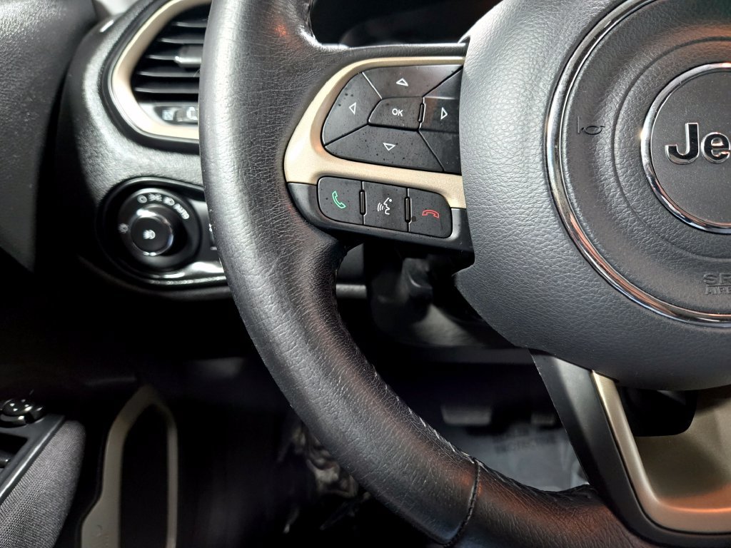 Used 2016 Jeep Renegade Latitude AWD/4WD image 15