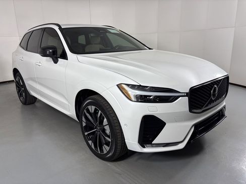 New 2026 Volvo XC60 B5 Plus w/ Protection Package Premier image 2