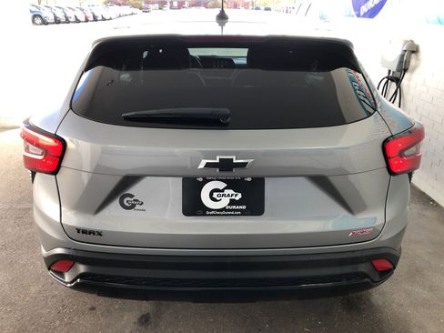 Used 2024 Chevrolet Trax RS w/ Sunroof Package FWD image 7