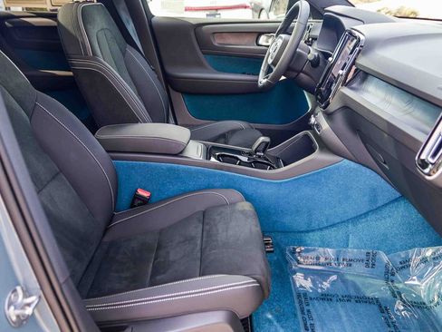 Used 2023 Volvo C40 P8 Recharge Ultimate w/ Protection Package Premier image 19