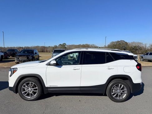 Used 2023 GMC Terrain SLT w/ Infotainment Package II image 1