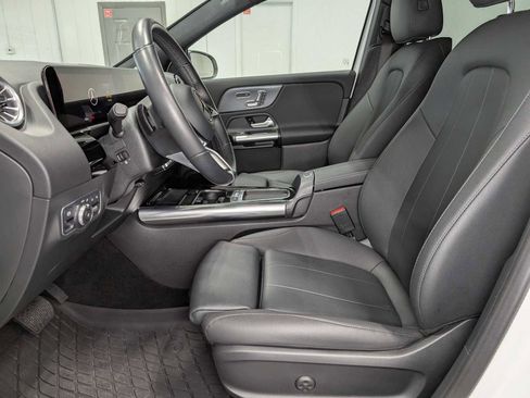 Certified 2025 Mercedes-Benz GLA 250 4MATIC image 4