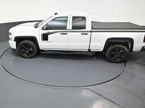 Used 2018 Chevrolet Silverado 1500 Custom w/ Custom Value Package RWD image 13