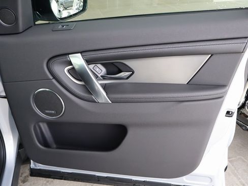 New 2025 Land Rover Discovery Sport Dynamic SE image 14