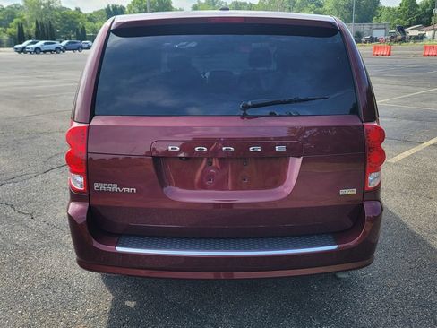 Used 2019 Dodge Grand Caravan SE w/ UConnect Hands-Free Group FWD image 12