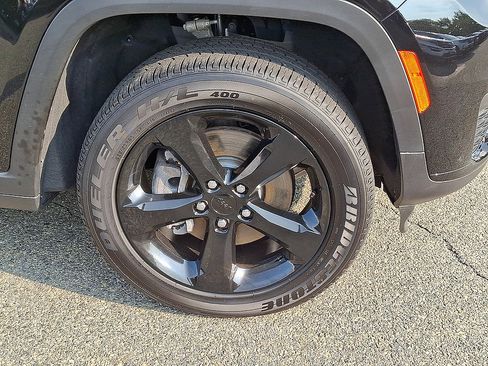 Certified 2025 Jeep Grand Cherokee L Altitude AWD/4WD image 19