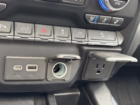 Used 2022 GMC Sierra 3500 Denali AWD/4WD image 39