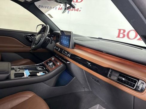 Certified 2023 Lincoln Aviator Reserve w/ Equipment Group 201A image 17