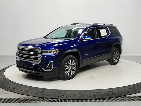 Used 2023 GMC Acadia SLE w/ Driver Convenience Package image 3