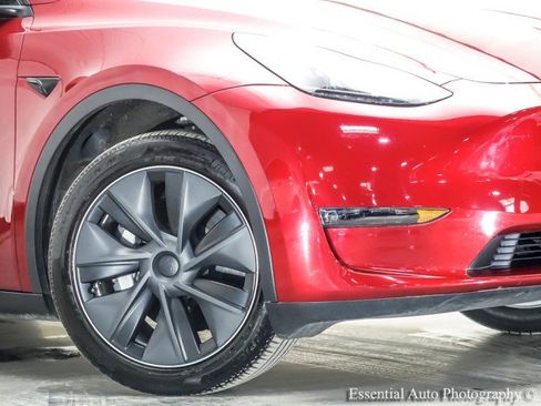 Used 2024 Tesla Model Y Long Range image 3