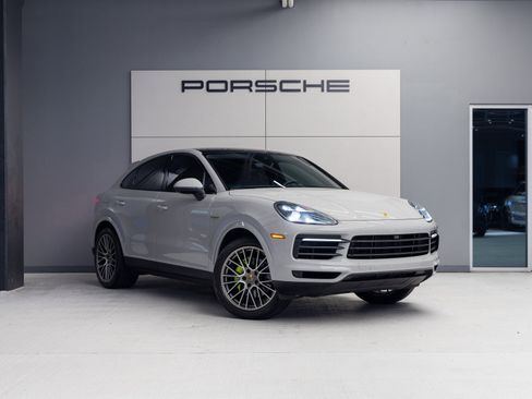 Used 2023 Porsche Cayenne Platinum Edition image 9