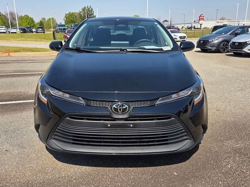 Used 2025 Toyota Corolla LE image 2