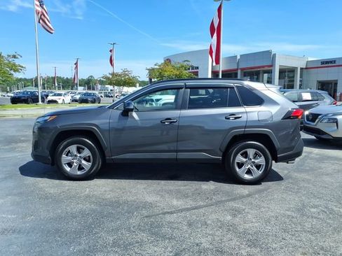 Used 2022 Toyota RAV4 XLE FWD image 3