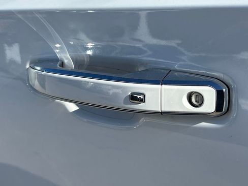 Used 2021 Chevrolet Suburban Premier image 14