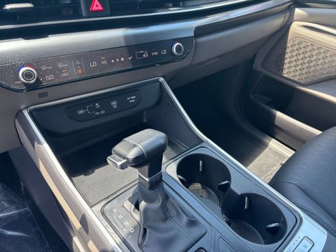 Used 2026 Kia Carnival FWD image 39