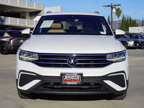 Used 2023 Volkswagen Tiguan SE image 3
