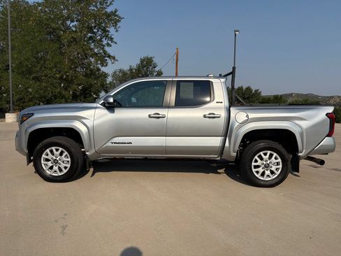 Used 2024 Toyota Tacoma SR5 AWD/4WD image 6