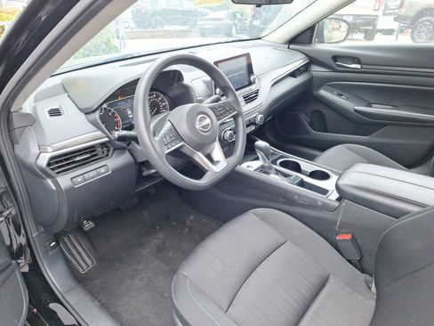 Used 2024 Nissan Altima 2.5 SV FWD image 8