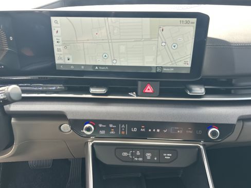 New 2026 Kia Carnival EX FWD image 18