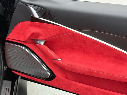 Used 2025 Ferrari Roma Spider RWD image 33