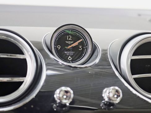 Used 2017 Bentley Bentayga AWD/4WD image 22