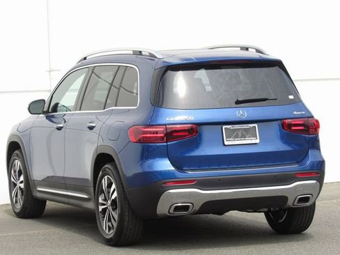 Used 2025 Mercedes-Benz GLB 250 4MATIC image 5