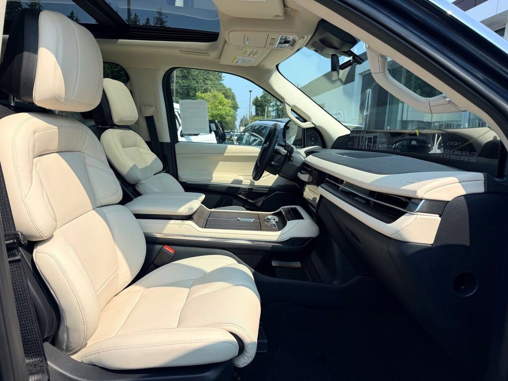 New 2027 Lincoln Navigator Reserve w/ Jet Appearance Package AWD/4WD image 9