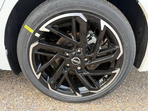 New 2026 Nissan Sentra SR w/ Floor Mat Package FWD image 29