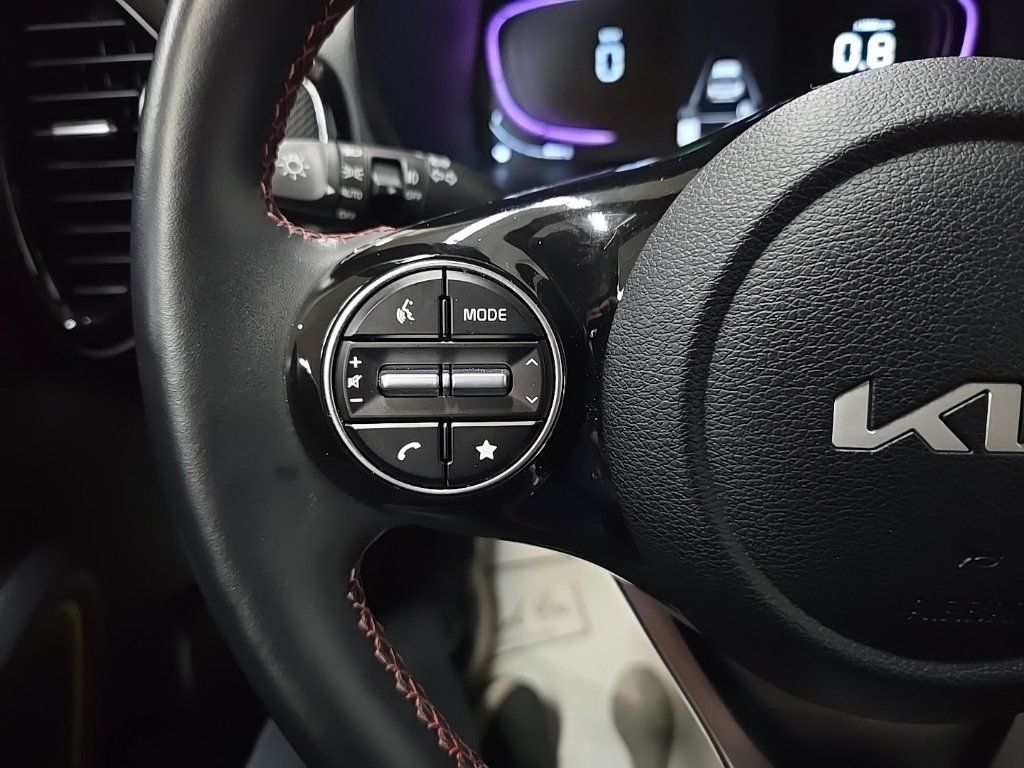 Used 2025 Kia Soul GT-Line w/ GT-Line Technology Package FWD image 21