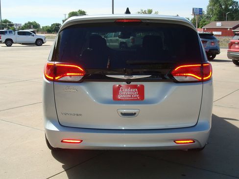 Used 2024 Chrysler Voyager LX FWD image 5
