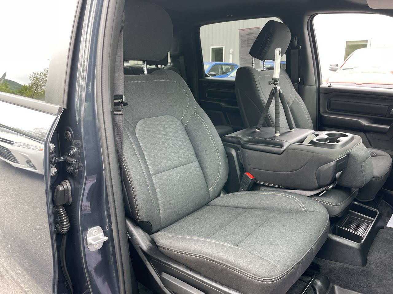 Used 2025 RAM 1500 Warlock AWD/4WD image 24