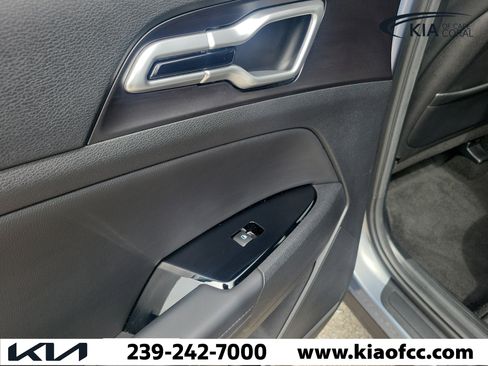 Used 2025 Kia Sportage EX FWD image 13
