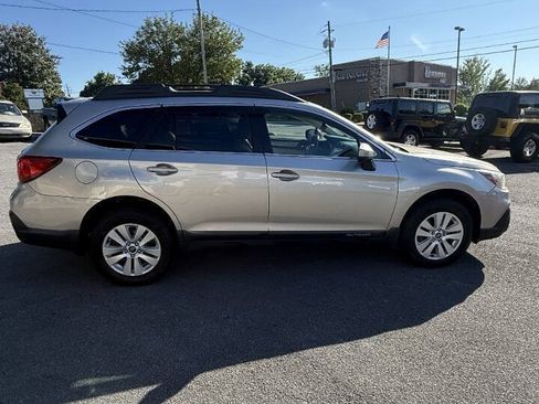 Used 2018 Subaru Outback 2.5i Premium AWD/4WD image 5