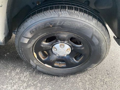 Used 2005 Jeep Liberty Sport image 31