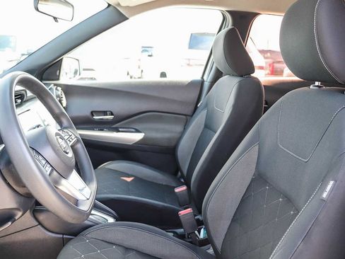 Used 2019 Nissan Kicks SV FWD image 17