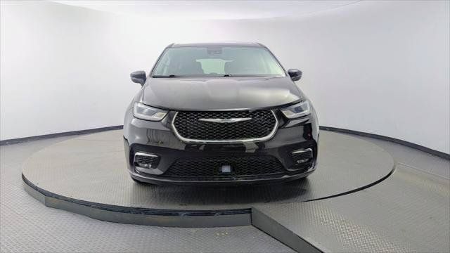 Used 2023 Chrysler Pacifica Touring-L FWD image 12