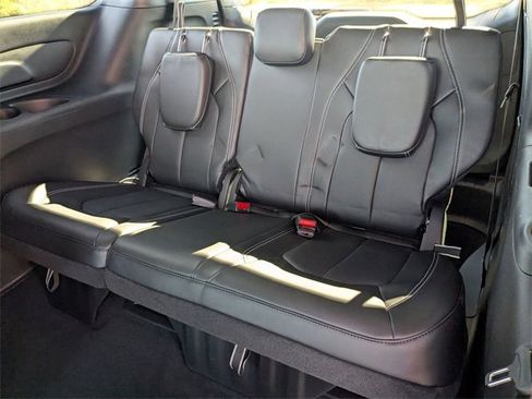 New 2026 Chrysler Pacifica Select image 29