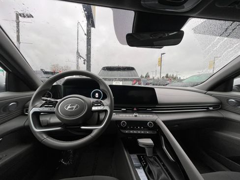 Used 2025 Hyundai Elantra SEL image 33