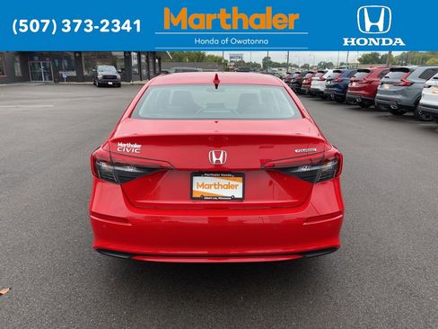 Used 2023 Honda Civic Touring image 4