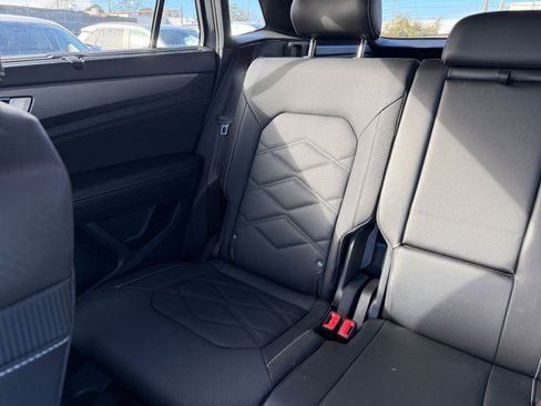 Used 2025 Volkswagen Atlas Cross Sport SE image 40