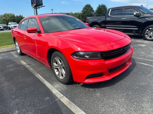 Used 2022 Dodge Charger SXT RWD image 3