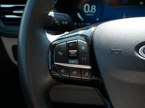 Used 2023 Ford Escape Platinum AWD/4WD image 17