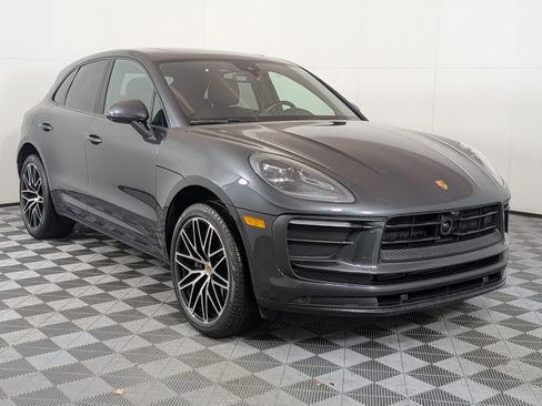 Used 2025 Porsche Macan image 8