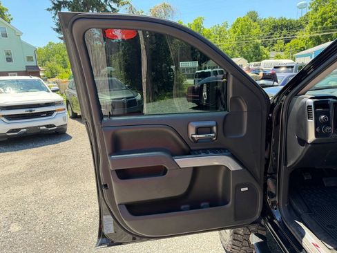 Used 2017 Chevrolet Silverado 1500 LT w/ All Star Edition AWD/4WD image 8