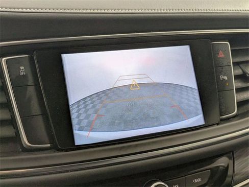 Used 2018 Buick Enclave Essence image 24