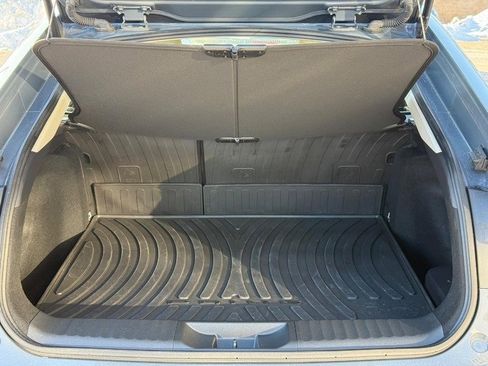 Used 2023 Toyota Prius XLE image 9