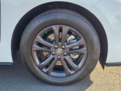 Used 2024 Toyota Sienna XSE image 9