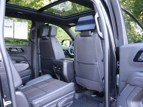 Used 2025 Chevrolet Suburban High Country AWD/4WD image 51