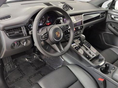 New 2026 Porsche Macan image 4