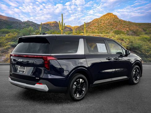 Certified 2025 Kia Carnival LXS FWD image 4